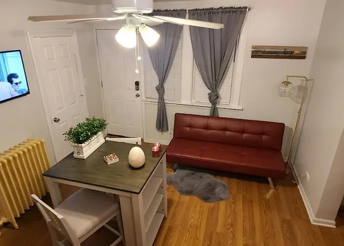 Cozy 1 Bedroom, 1 Min From Irving Park Blue Line, Free Parking * Chicago