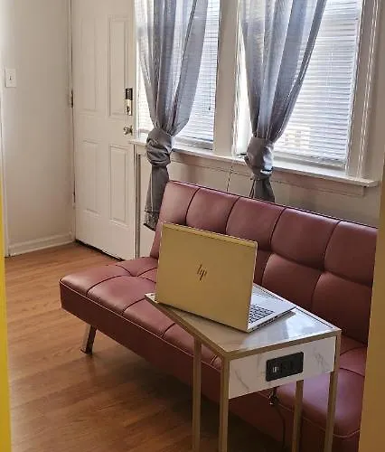 Cozy 1 Bedroom, 1 Min From Irving Park Blue Line, Free Parking Apartment