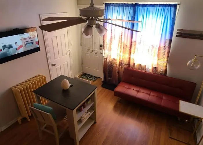 Cozy 1 Bedroom, 1 Min From Irving Park Blue Line, Free Parking *