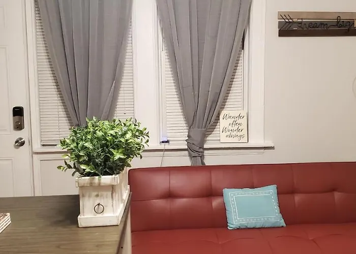 Cozy 1 Bedroom, 1 Min From Irving Park Blue Line, Free Parking Apartment